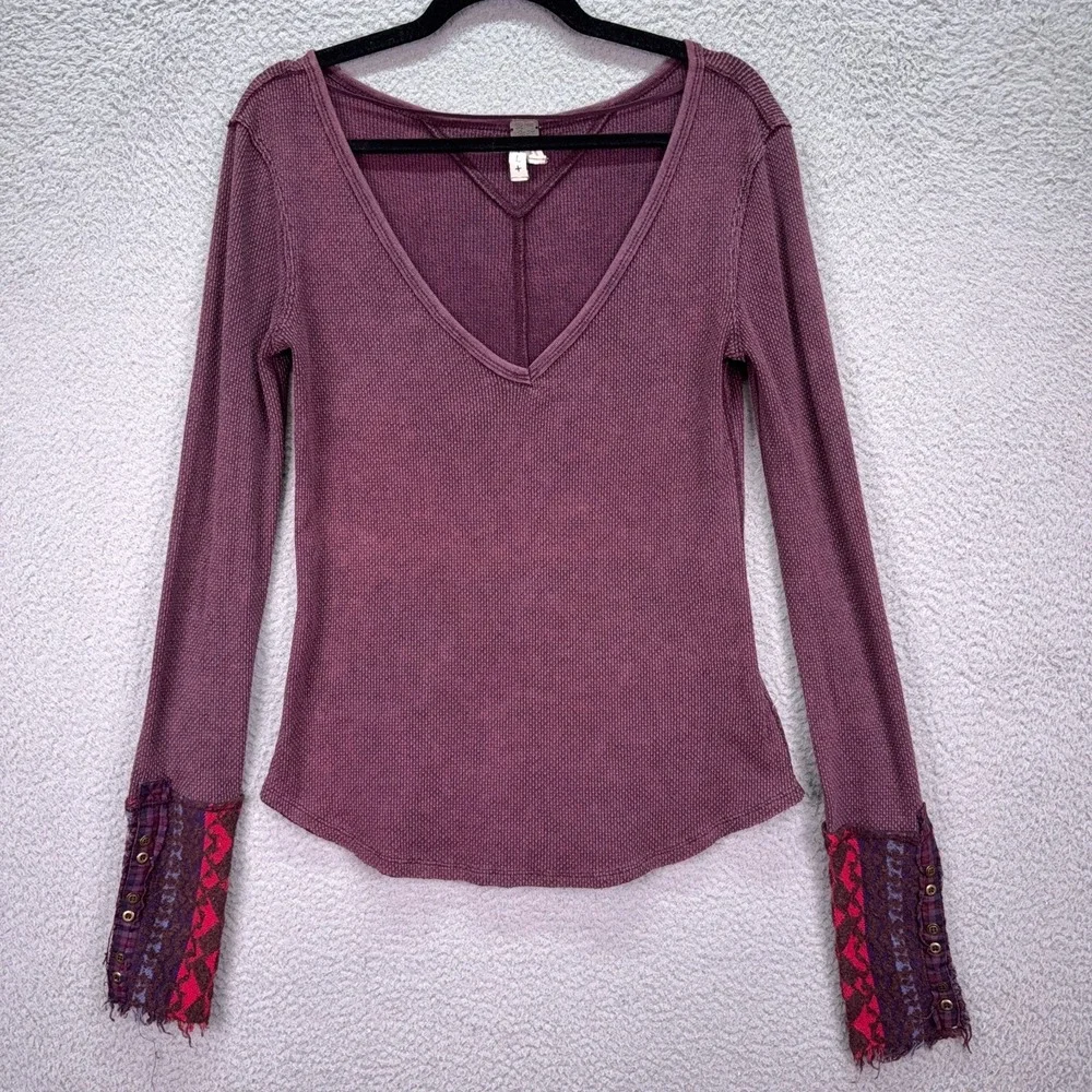 Free People Top Womens L Purple Art School Embroidered Cuff Waffle V Neck Tee‎